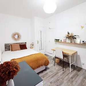  Apartamento Appt Cosy Chic, 4 Couchages + Lit Bebe, 12e